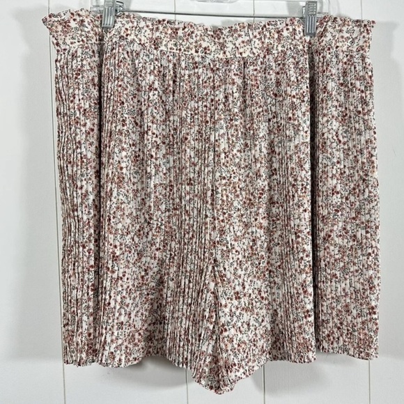 LOFT High Rise Flowy Pleated Floral Shorts | XL - Picture 2 of 6